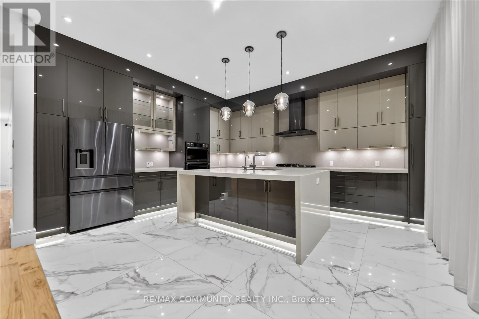 6268 Kingston Road, Toronto, ON - Indoor Photo Showing Kitchen With Upgraded Kitchen