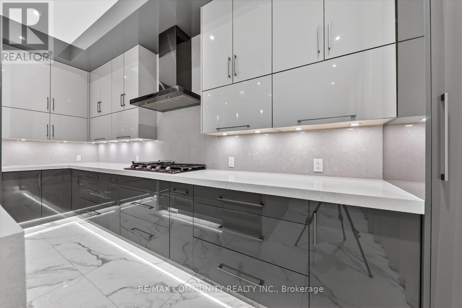 6268 Kingston Road, Toronto, ON - Indoor Photo Showing Kitchen With Upgraded Kitchen