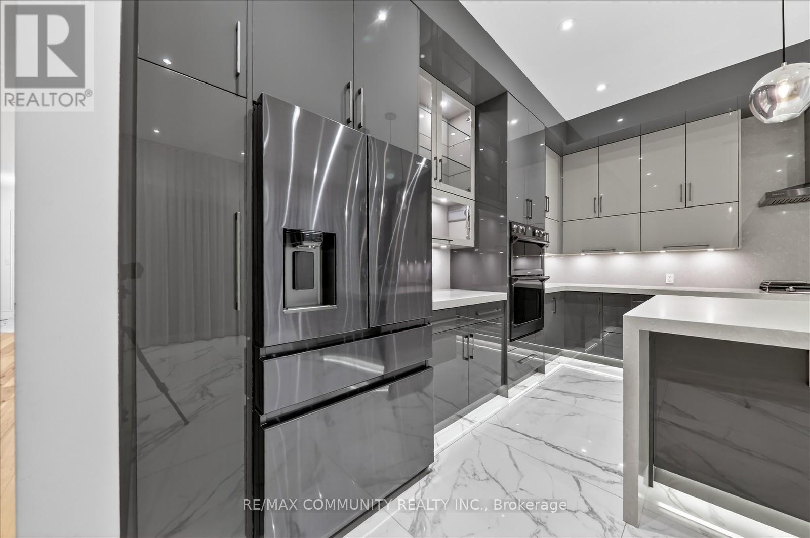 6268 Kingston Road, Toronto, ON - Indoor Photo Showing Kitchen With Upgraded Kitchen