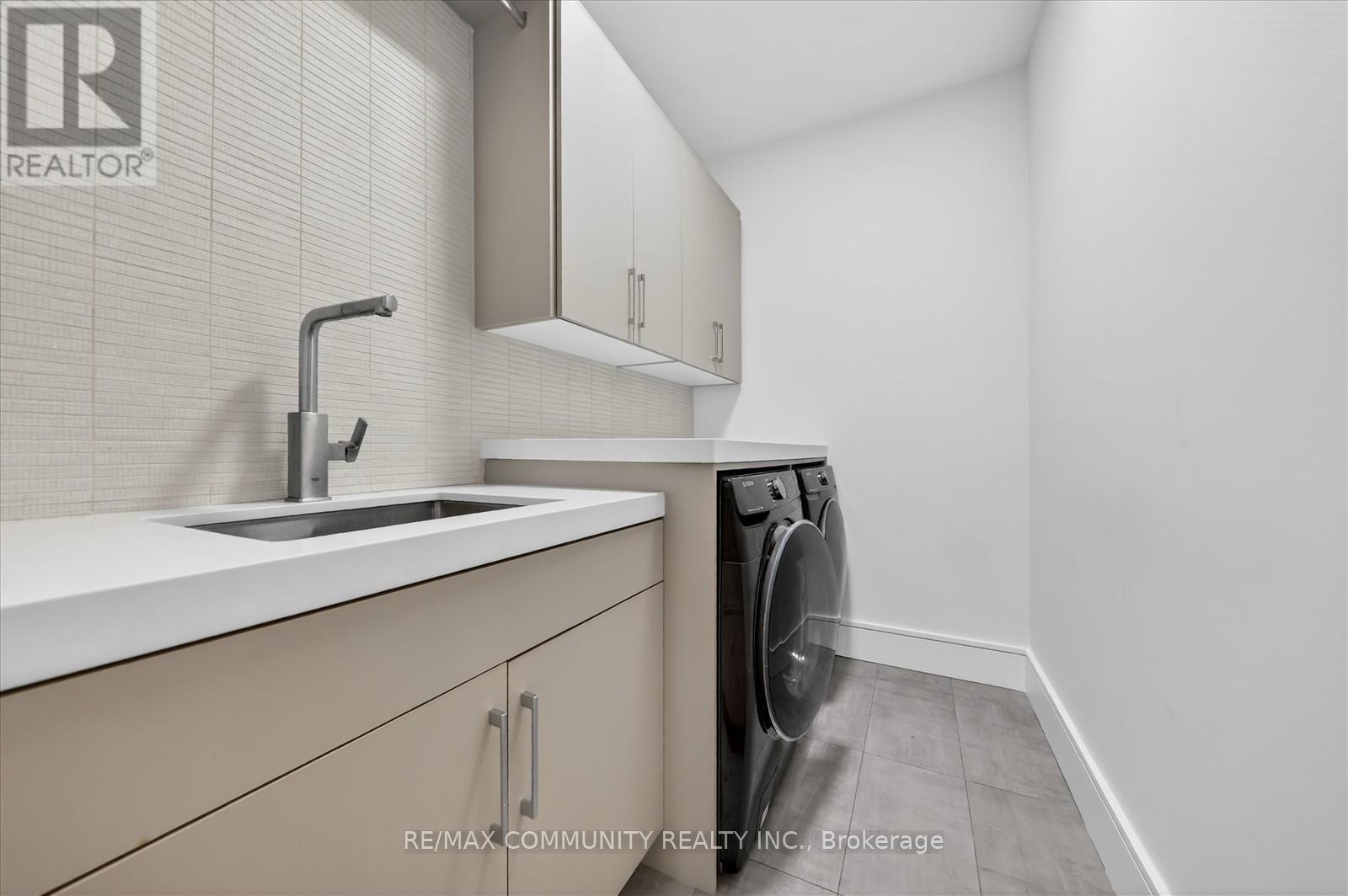 6268 Kingston Road, Toronto, ON - Indoor Photo Showing Laundry Room