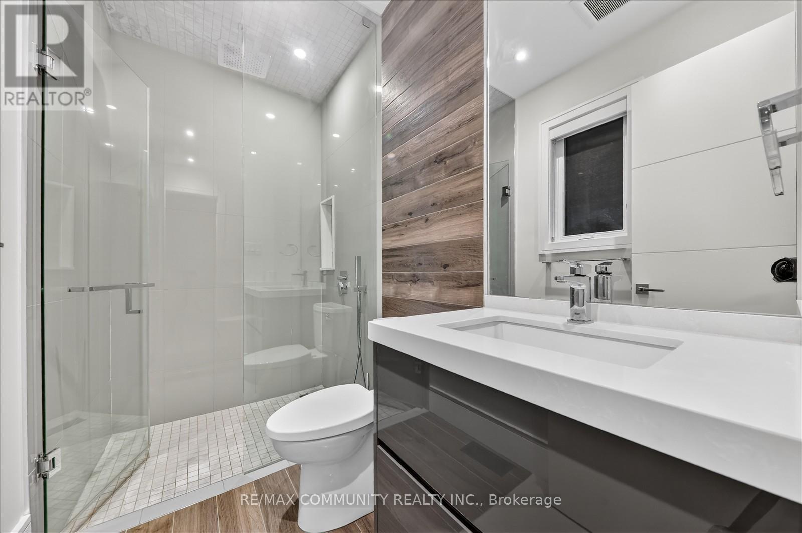 6268 Kingston Road, Toronto, ON - Indoor Photo Showing Bathroom