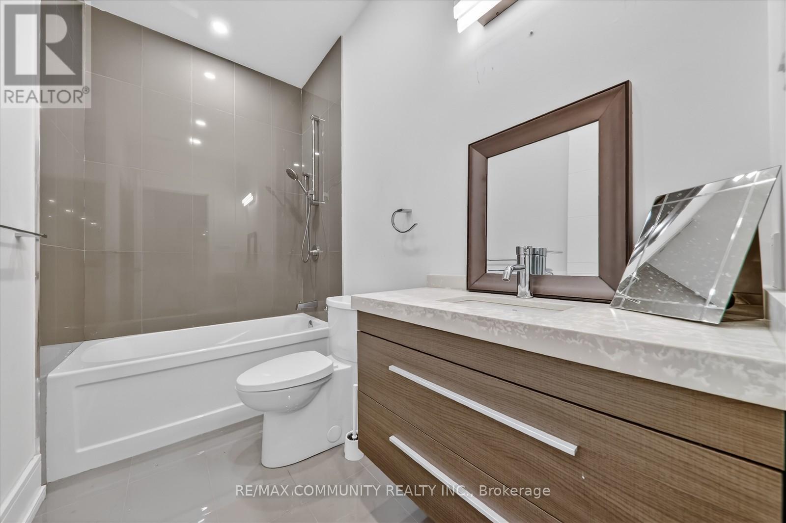 6268 Kingston Road, Toronto, ON - Indoor Photo Showing Bathroom