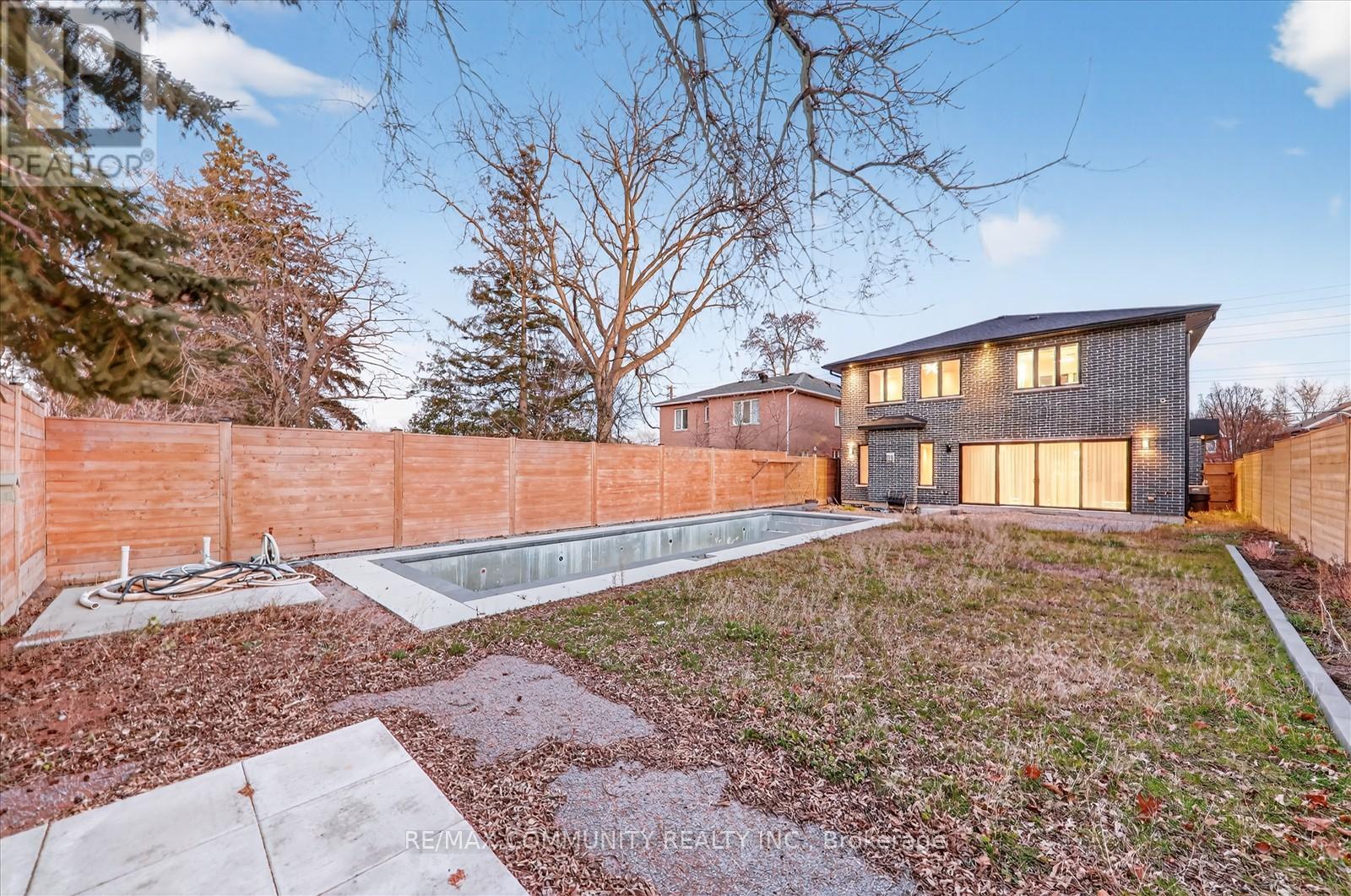 6268 Kingston Road, Toronto, ON - Outdoor