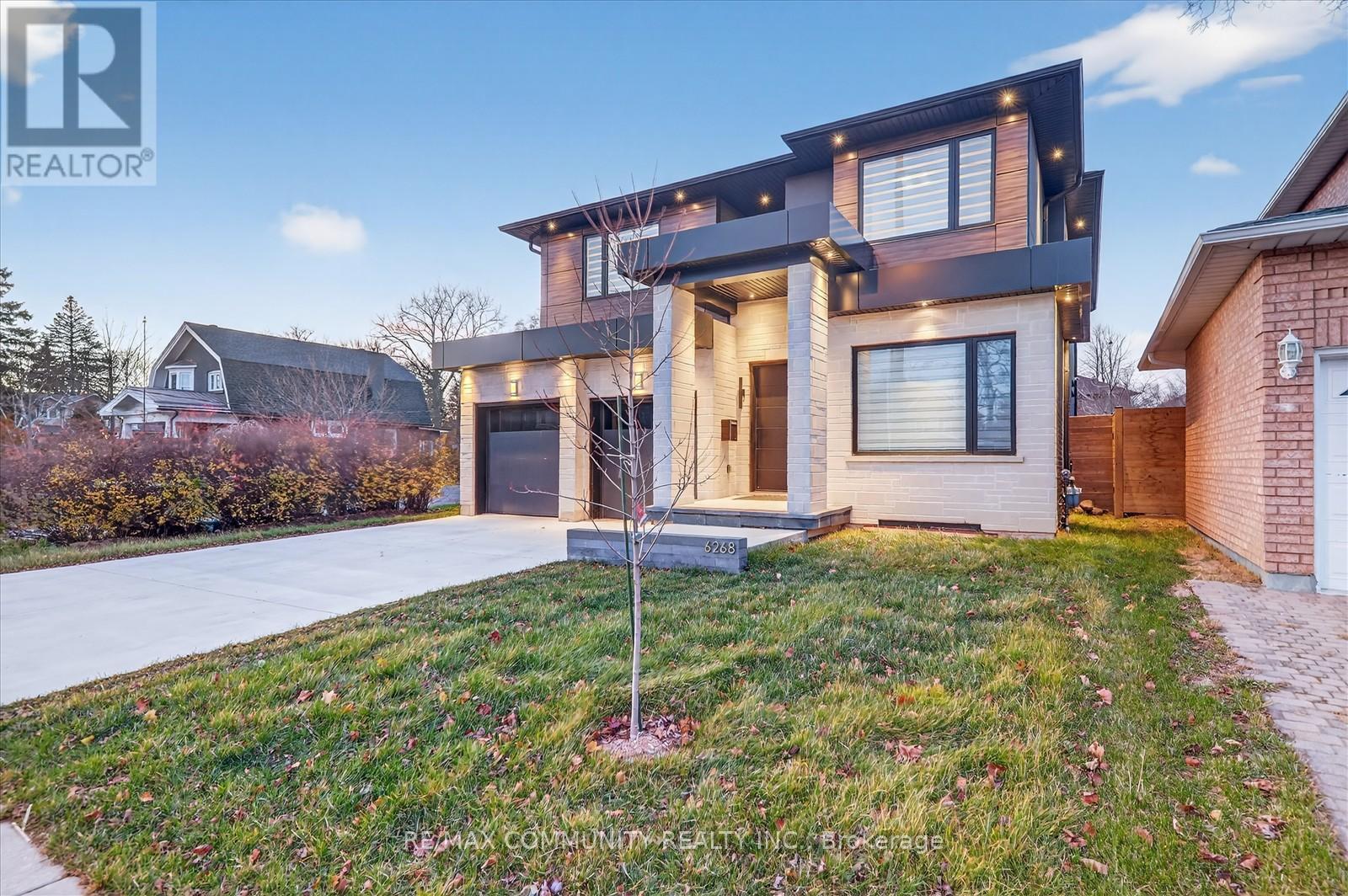 6268 Kingston Road, Toronto, ON - Outdoor With Facade