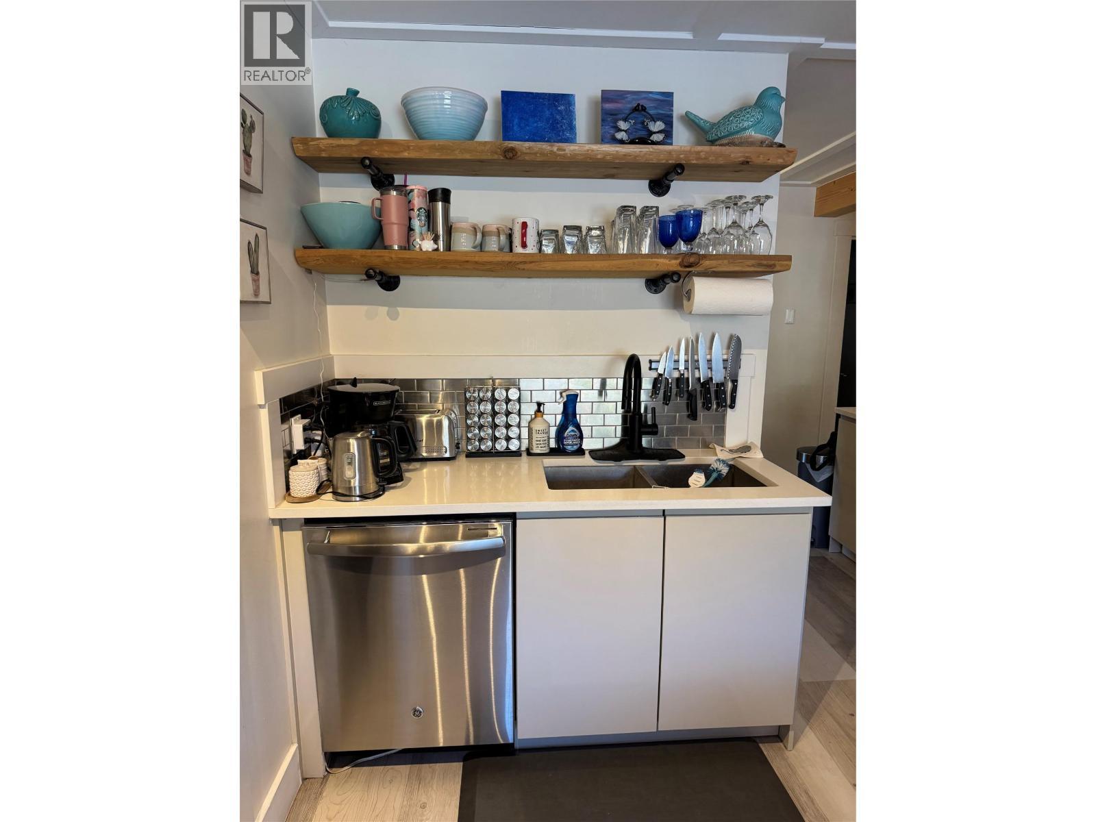 Kitchen - 1211 9Th Street Unit# 5, Golden, BC - Indoor