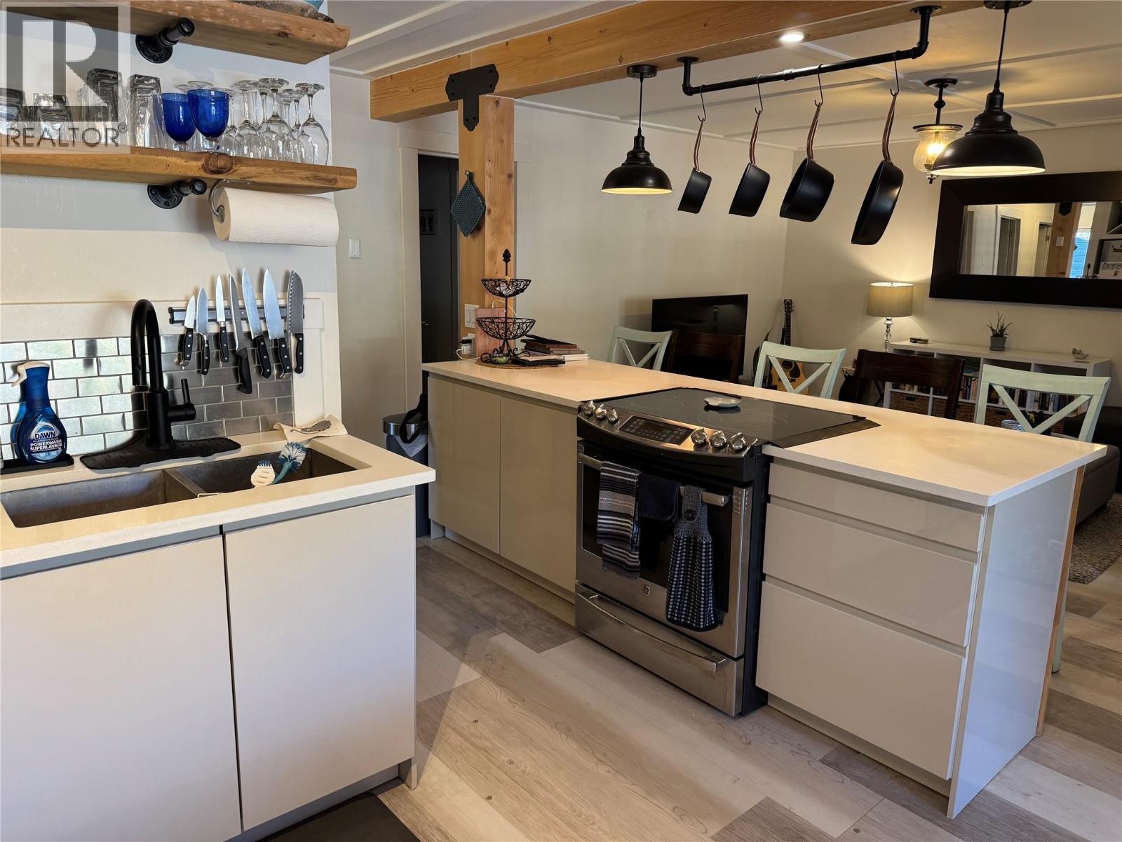 Kitchen - 1211 9Th Street Unit# 5, Golden, BC - Indoor