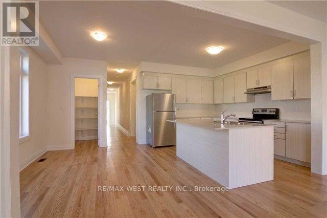 118 Emily Anna Street, Vaughan, ON - Indoor Photo Showing Kitchen