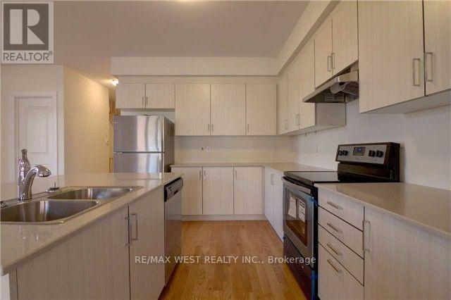 118 Emily Anna Street, Vaughan, ON - Indoor Photo Showing Kitchen With Double Sink