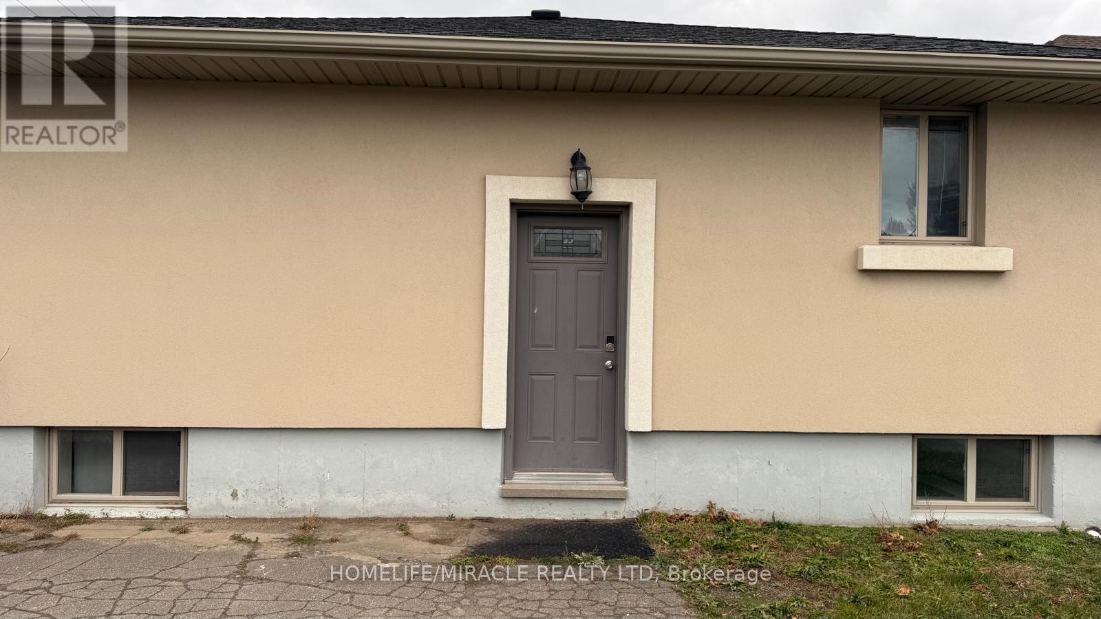 Legal Basement - Bsmt - 2256 Stanley Avenue, Niagara Falls, ON - Outdoor