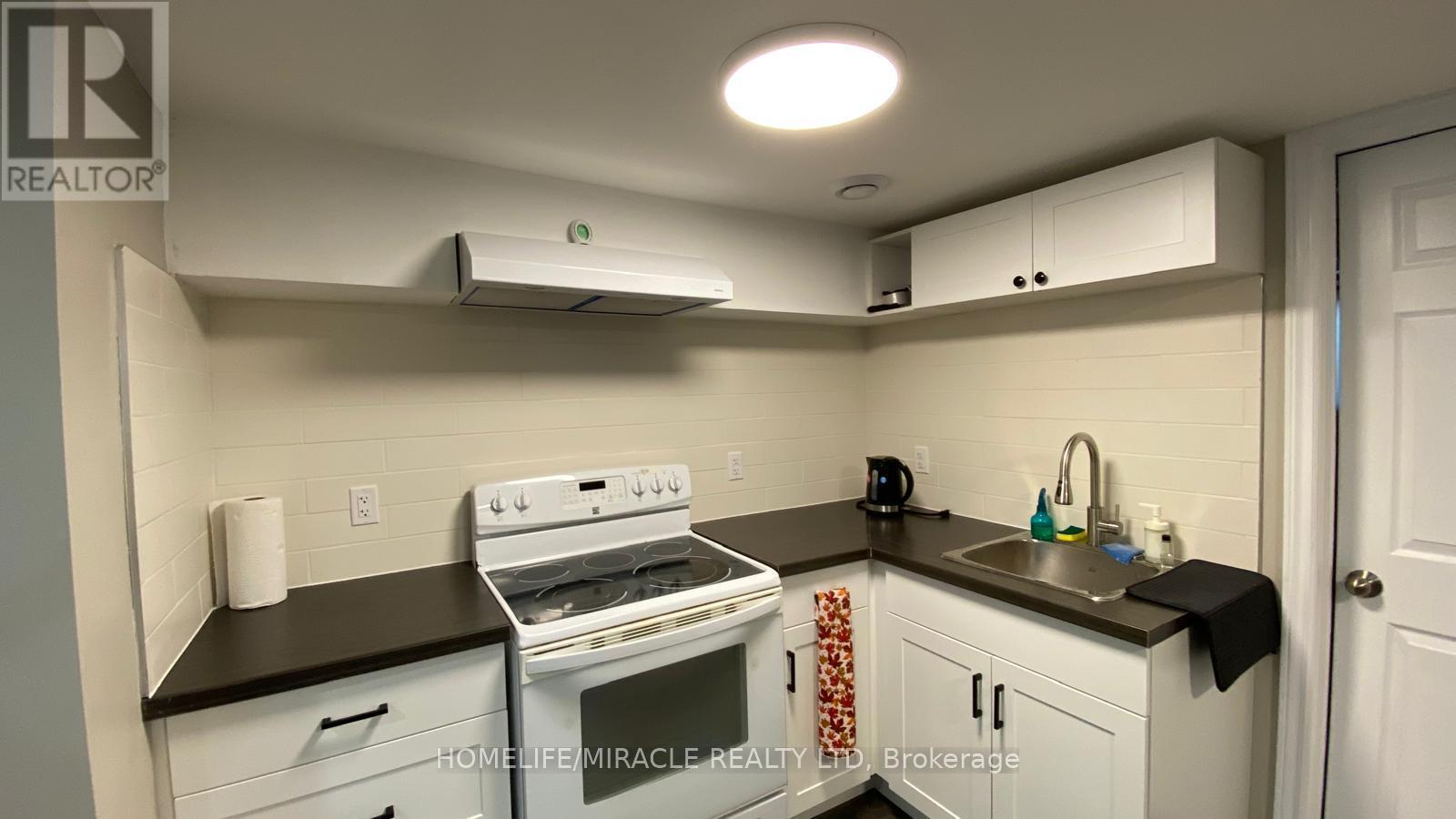 Bsmt - 2256 Stanley Avenue, Niagara Falls, ON - Indoor Photo Showing Kitchen