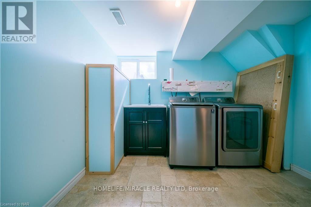 Bsmt - 2256 Stanley Avenue, Niagara Falls, ON - Indoor Photo Showing Laundry Room