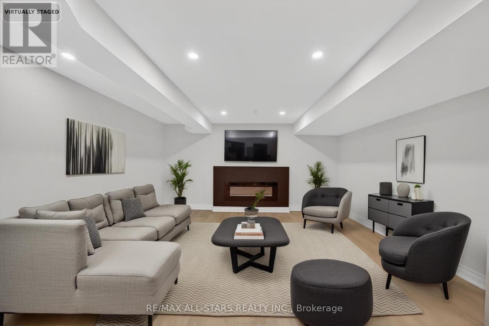 51 Garrett Drive, Georgina, ON - Indoor Photo Showing Living Room With Fireplace