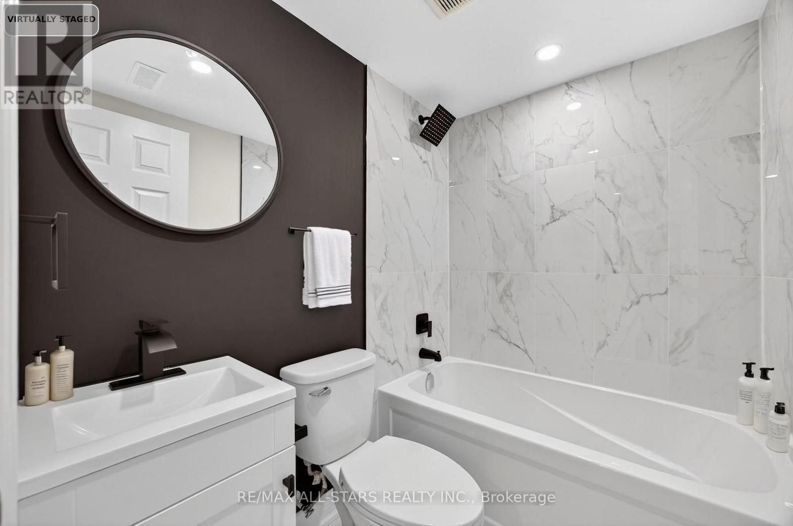 51 Garrett Drive, Georgina, ON - Indoor Photo Showing Bathroom