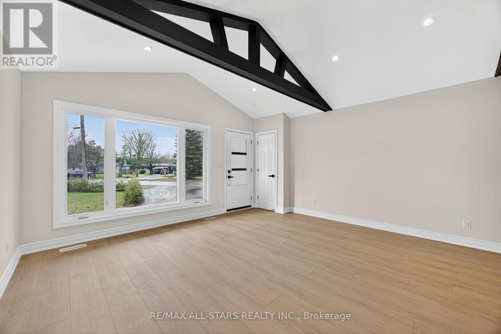 51 Garrett Drive, Georgina, ON - Indoor Photo Showing Other Room