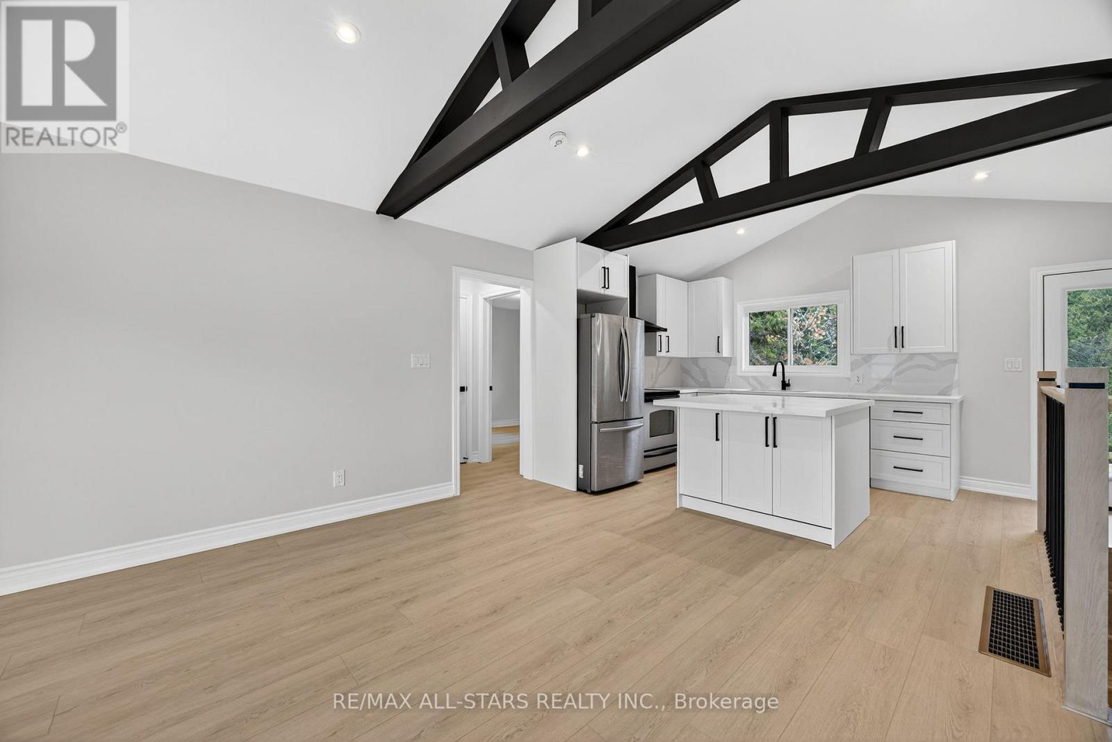 51 Garrett Drive, Georgina, ON - Indoor Photo Showing Kitchen
