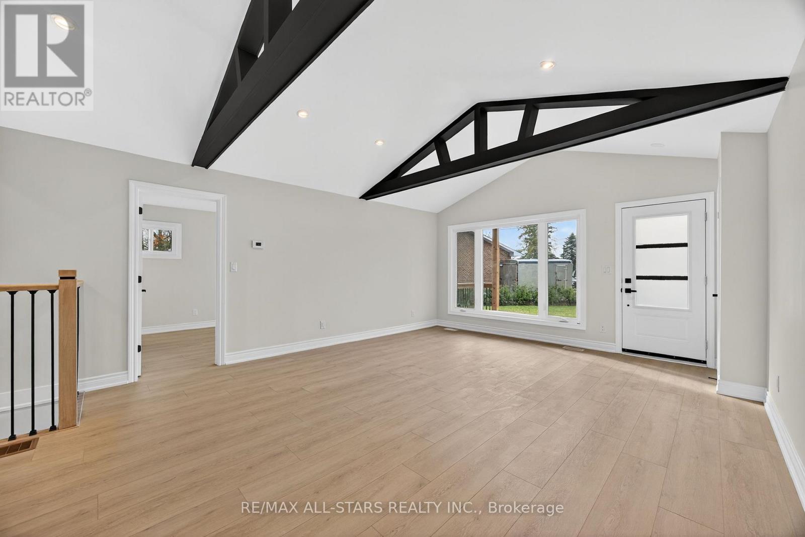 51 Garrett Drive, Georgina, ON - Indoor Photo Showing Other Room