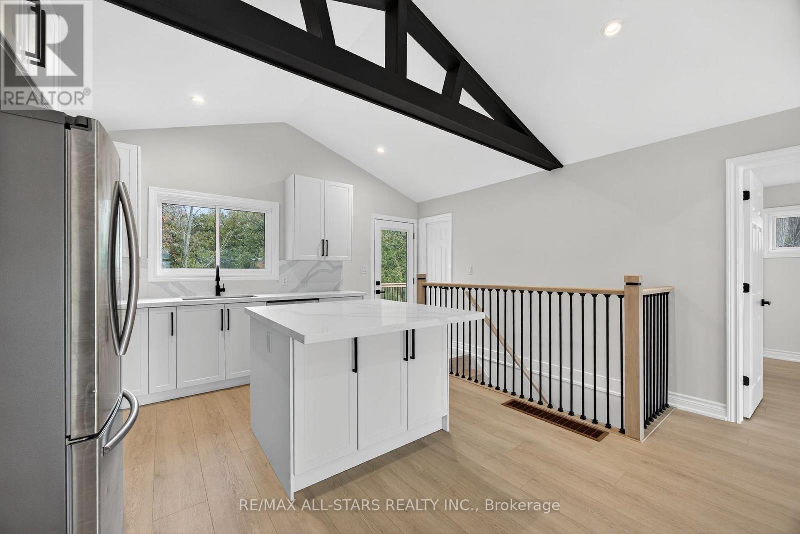 51 Garrett Drive, Georgina, ON - Indoor Photo Showing Kitchen