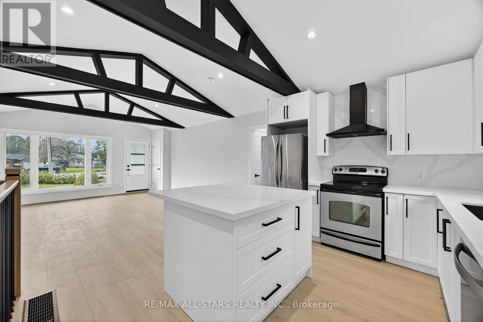 51 Garrett Drive, Georgina, ON - Indoor Photo Showing Kitchen