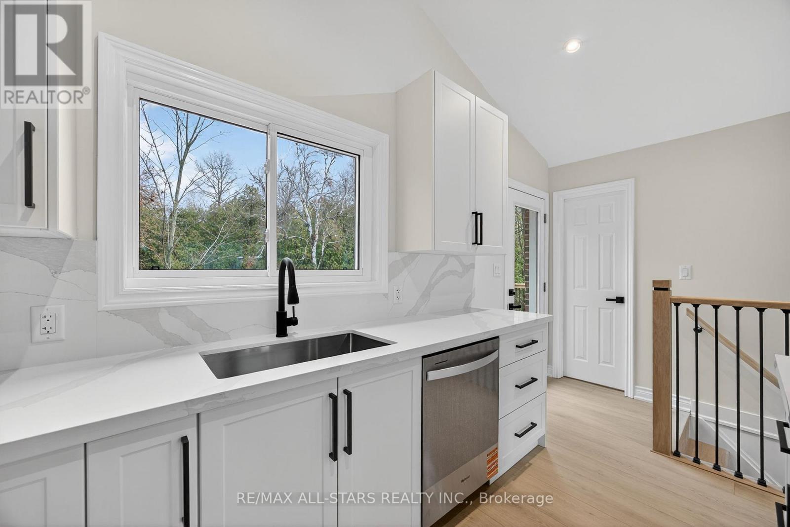 51 Garrett Drive, Georgina, ON - Indoor Photo Showing Kitchen