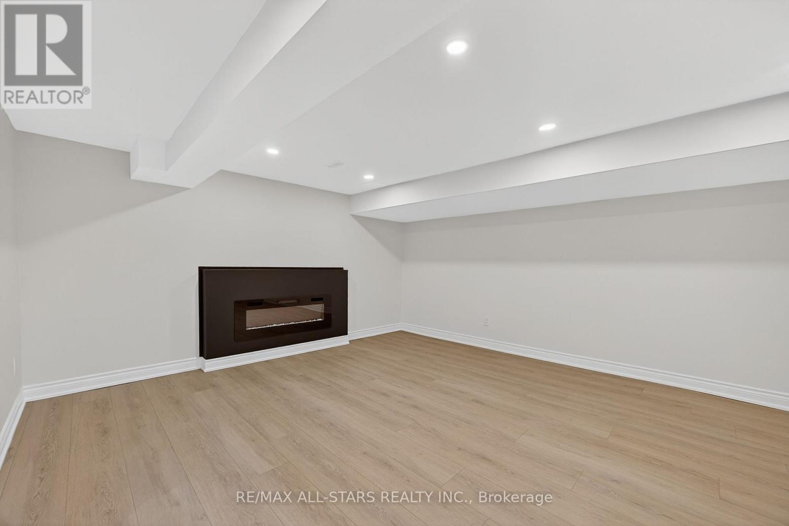 51 Garrett Drive, Georgina, ON - Indoor Photo Showing Other Room