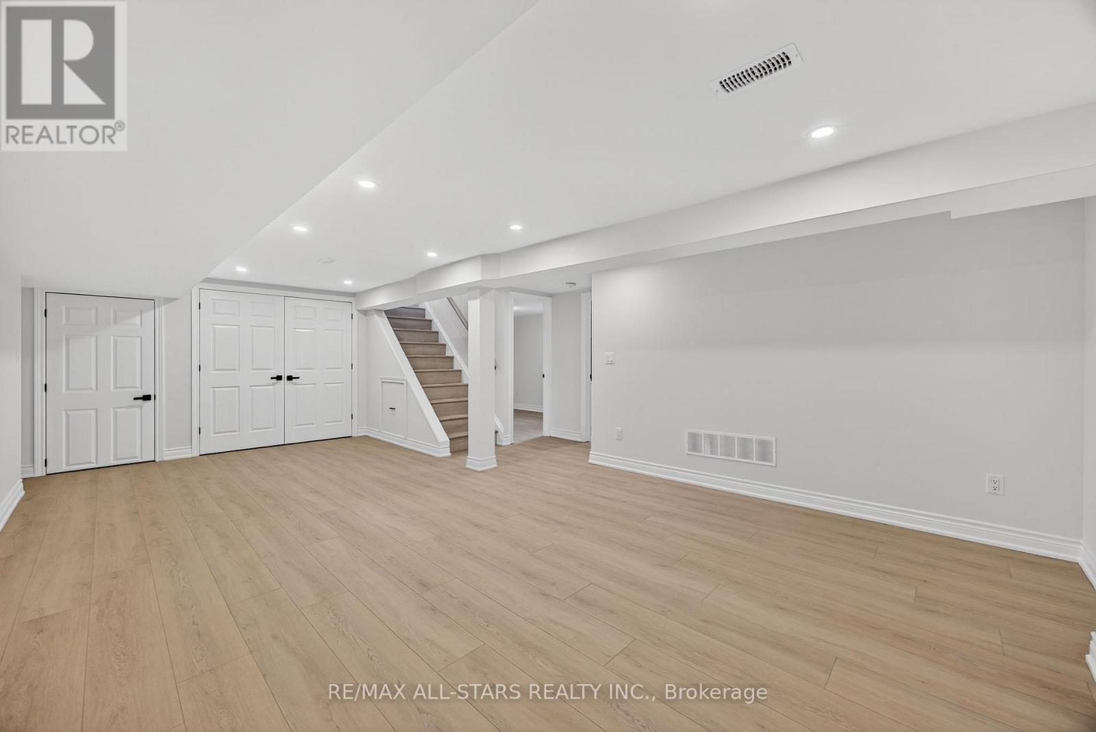 51 Garrett Drive, Georgina, ON - Indoor Photo Showing Other Room