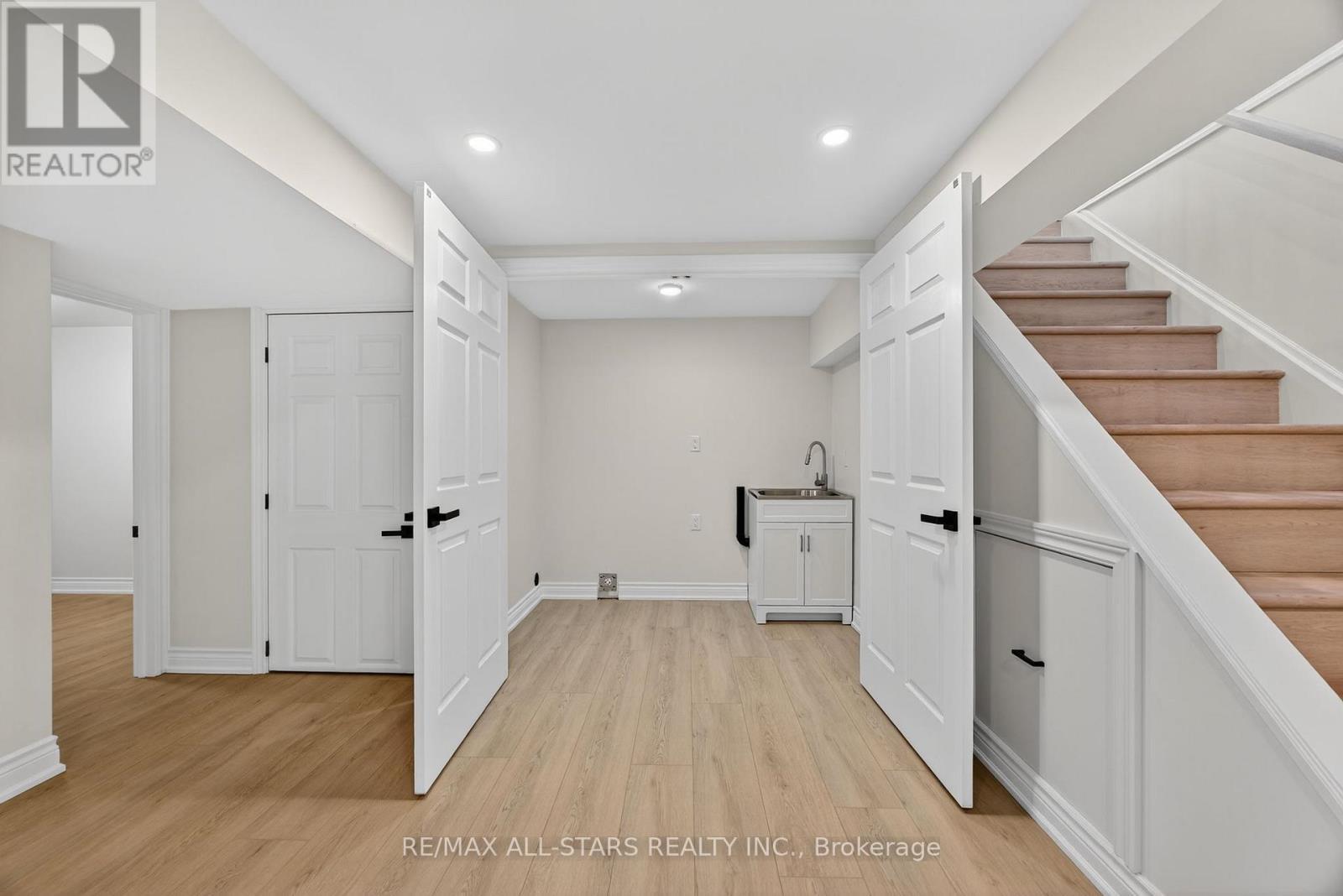 51 Garrett Drive, Georgina, ON - Indoor Photo Showing Other Room