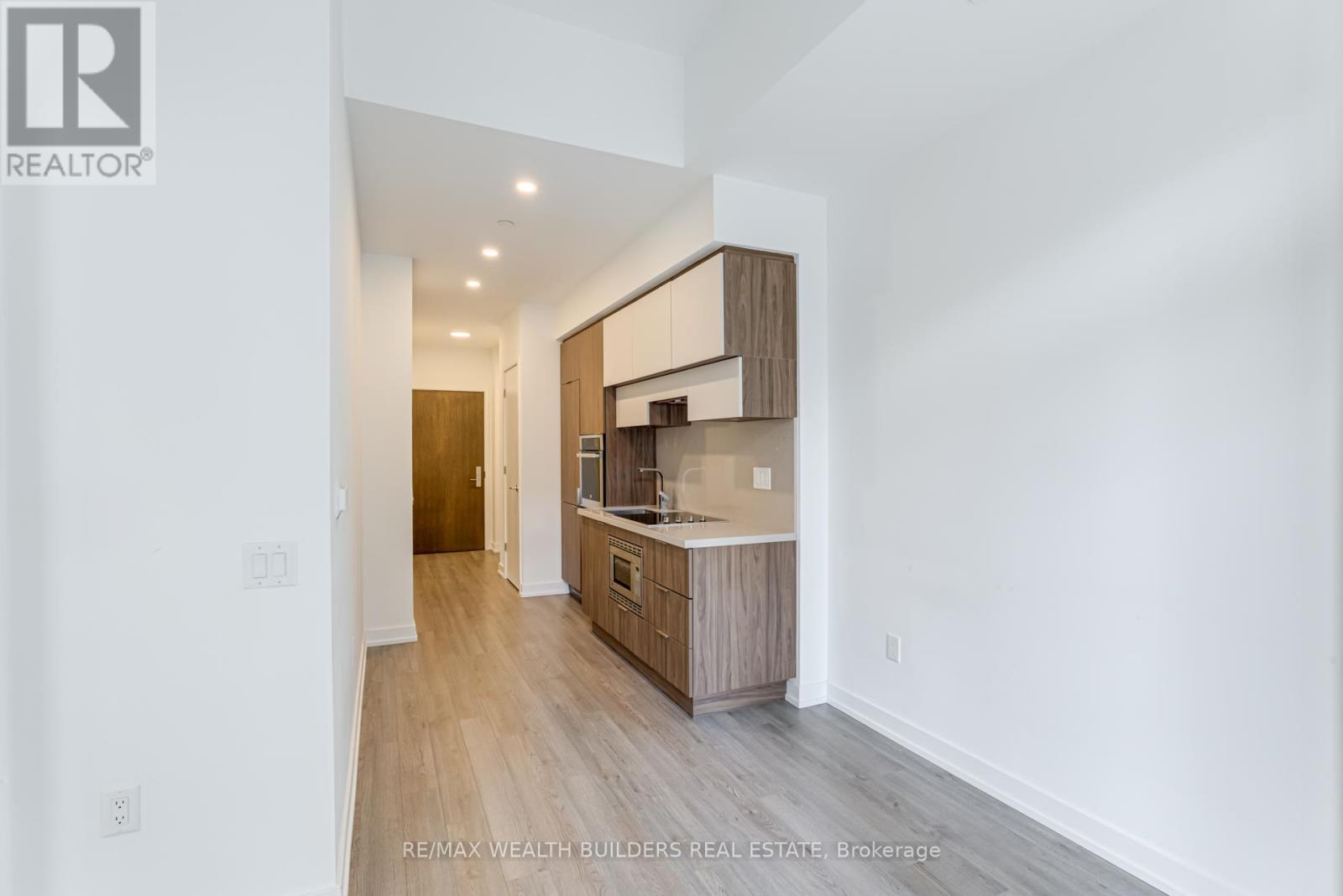 405 - 39 Roehampton Avenue, Toronto, ON - Indoor