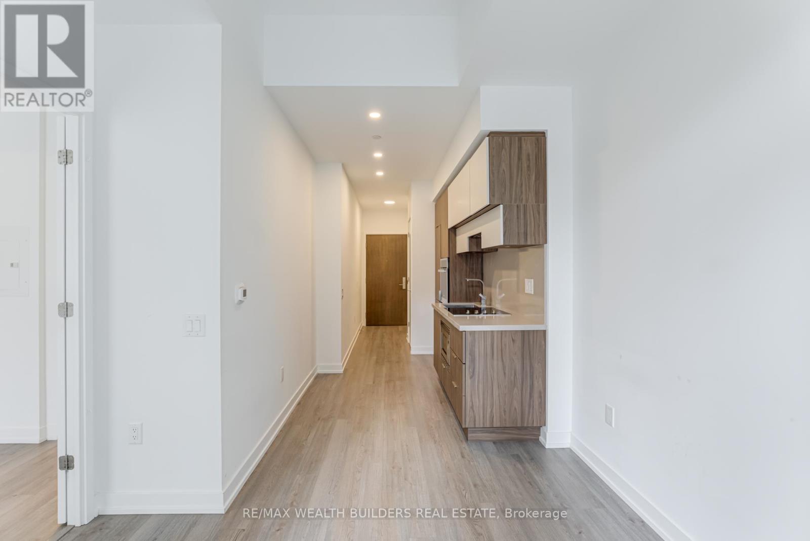 405 - 39 Roehampton Avenue, Toronto, ON - Indoor