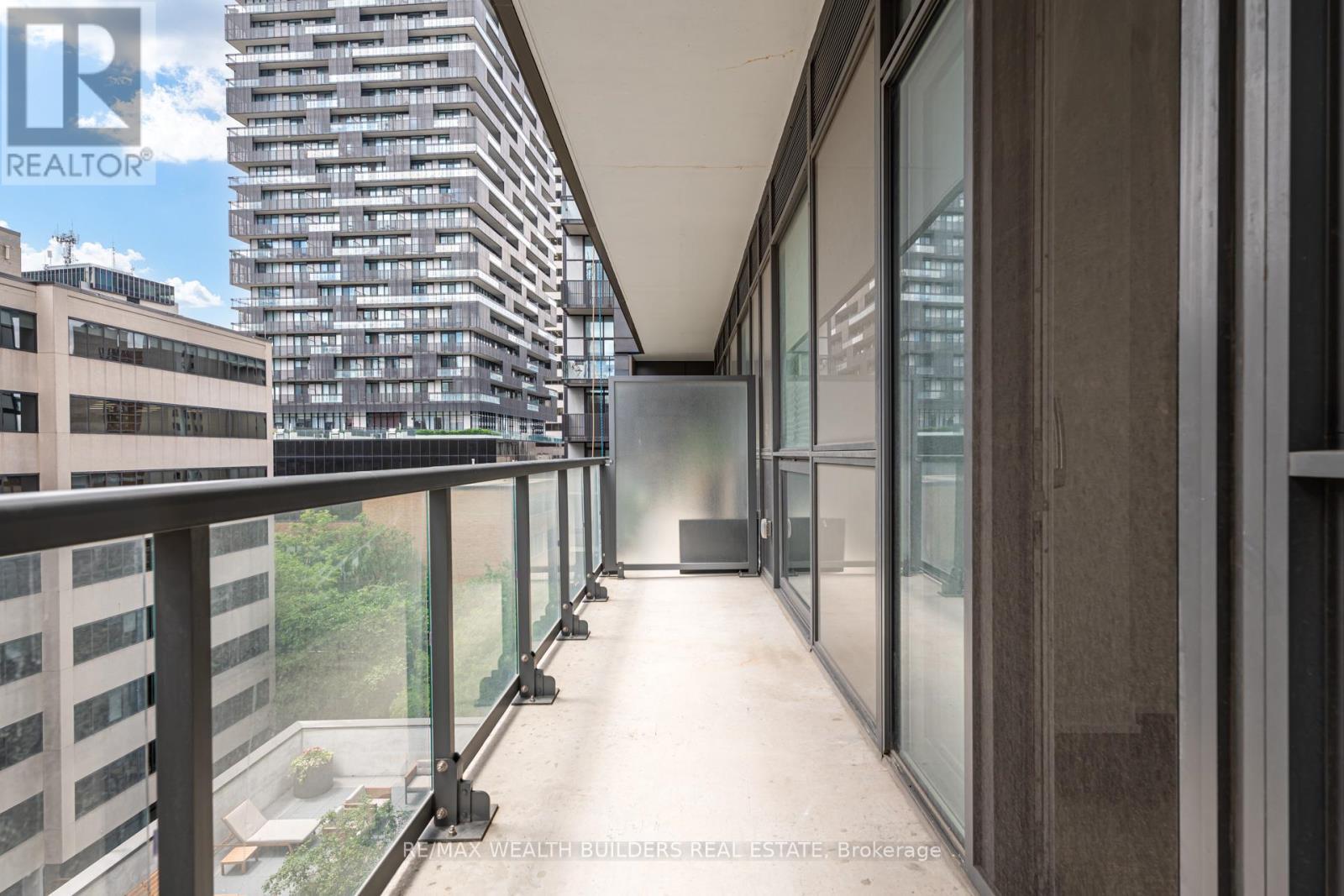 405 - 39 Roehampton Avenue, Toronto, ON - Outdoor