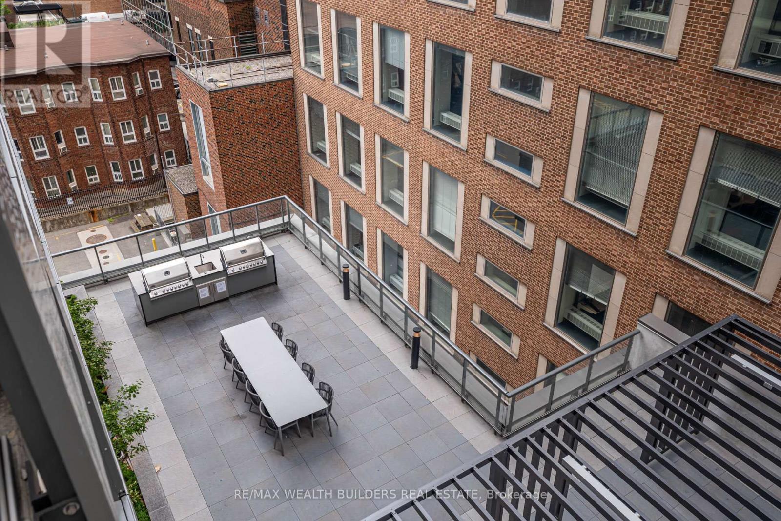 405 - 39 Roehampton Avenue, Toronto, ON - Outdoor