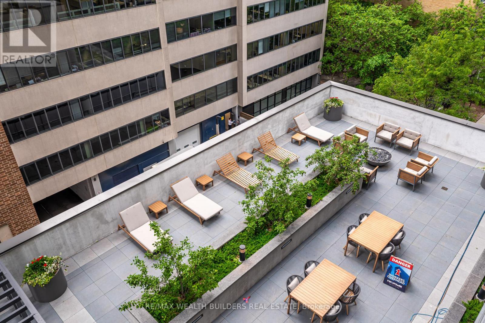 405 - 39 Roehampton Avenue, Toronto, ON - Outdoor