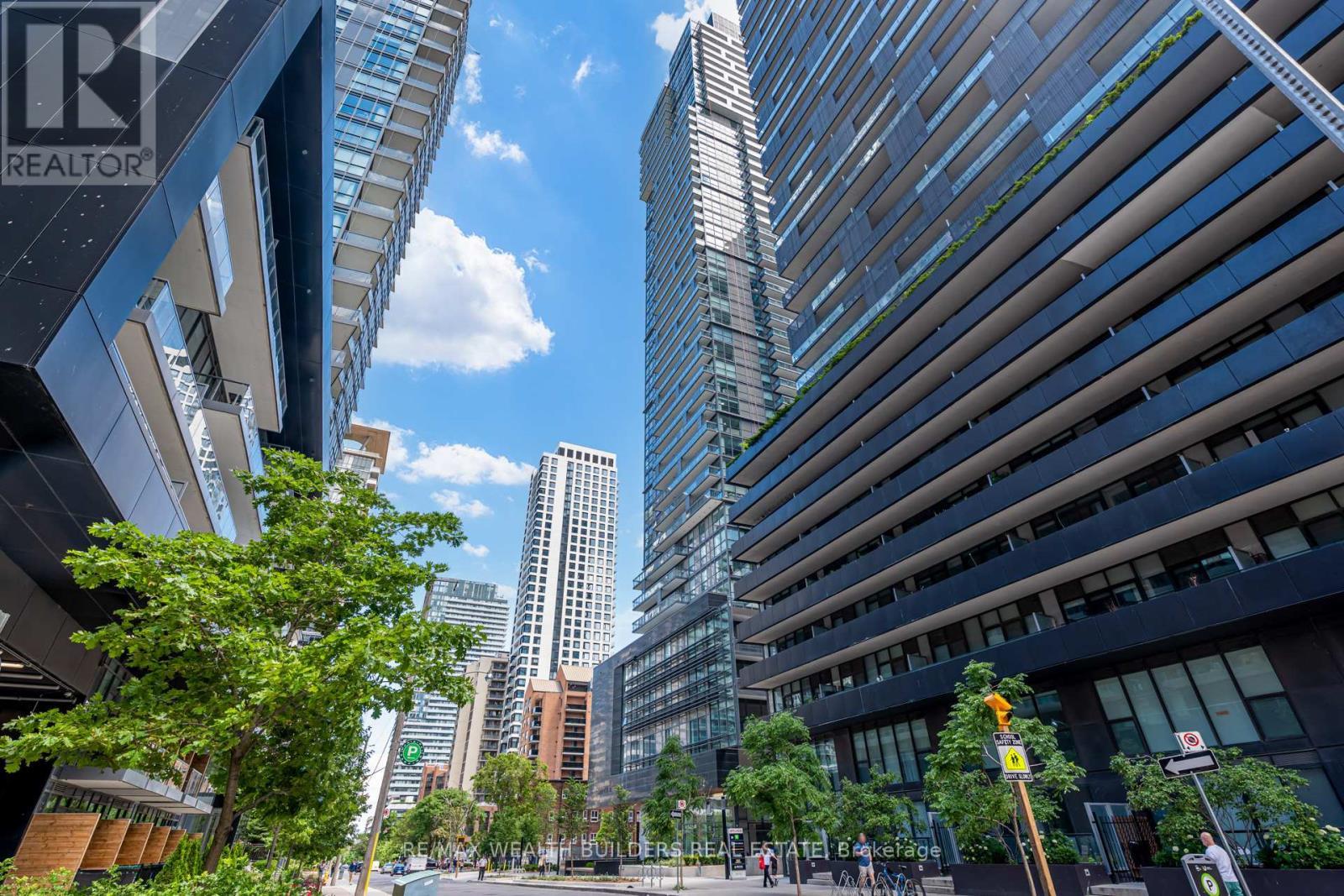 405 - 39 Roehampton Avenue, Toronto, ON - Outdoor With Facade