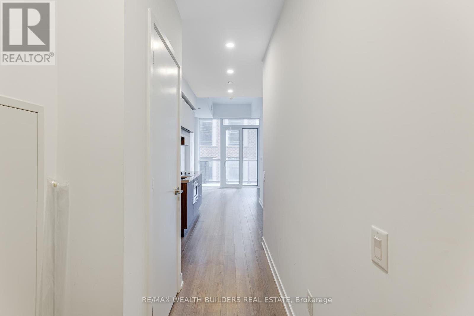 405 - 39 Roehampton Avenue, Toronto, ON - Indoor