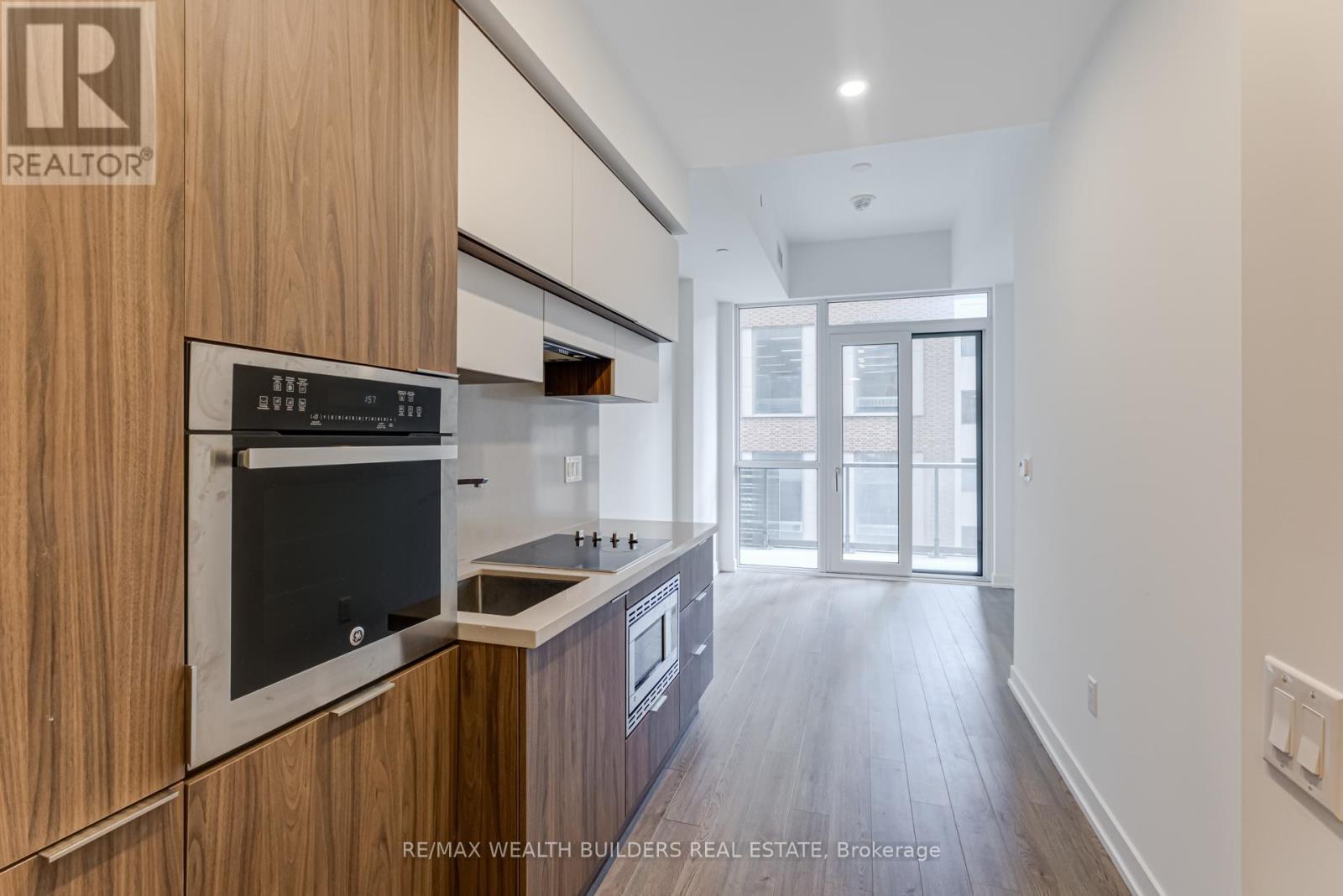 405 - 39 Roehampton Avenue, Toronto, ON - Indoor Photo Showing Kitchen