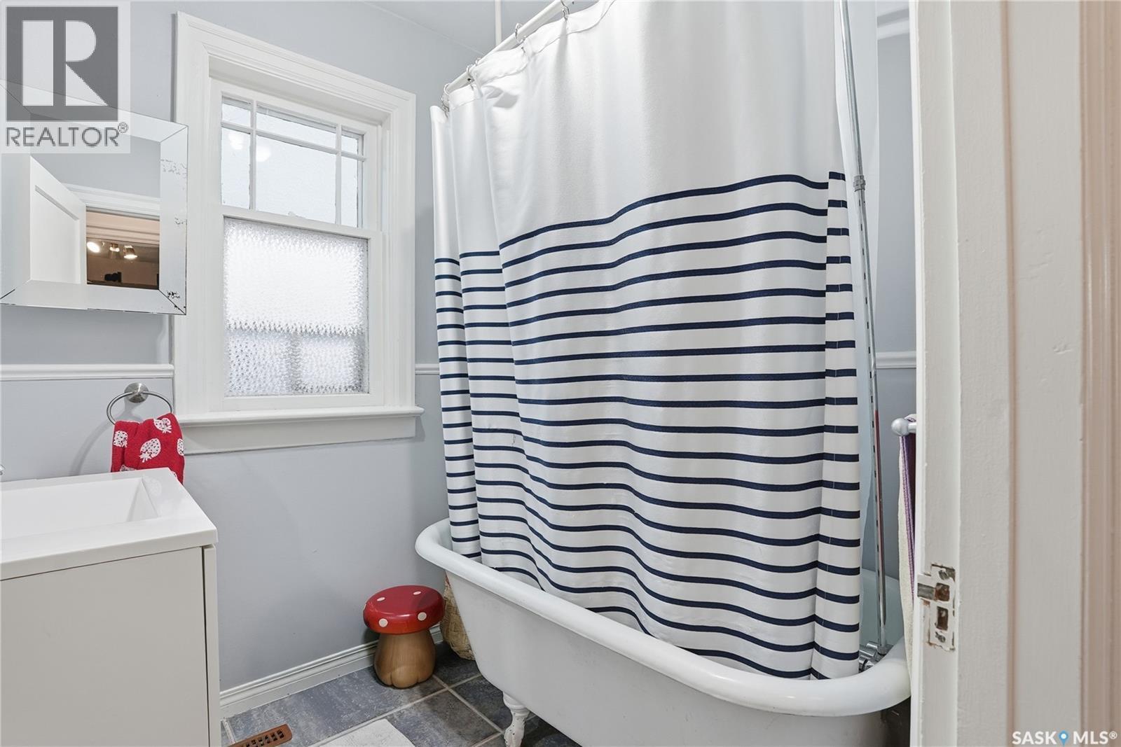 1121 C Avenue N, Saskatoon, SK - Indoor