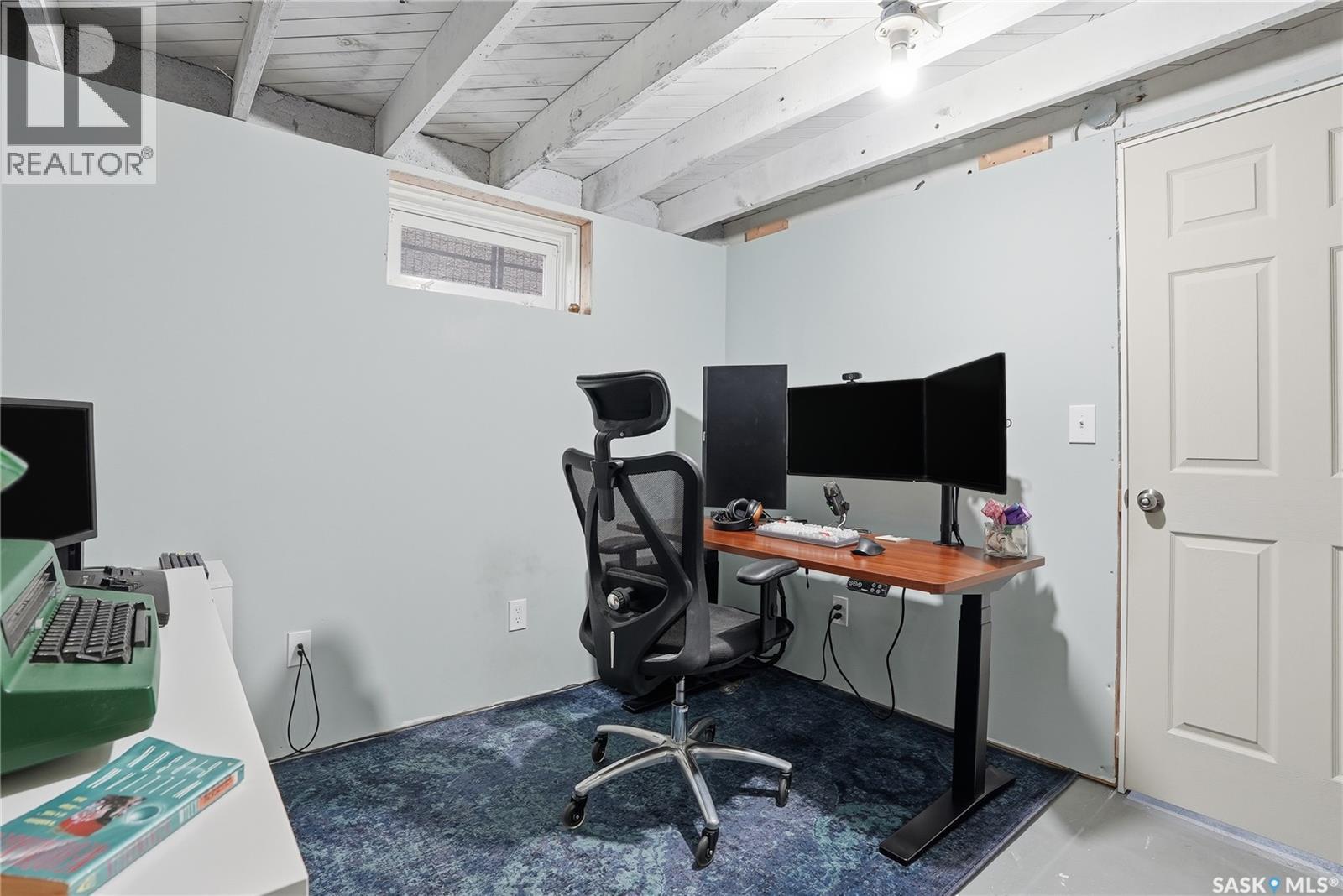 1121 C Avenue N, Saskatoon, SK - Indoor Photo Showing Office