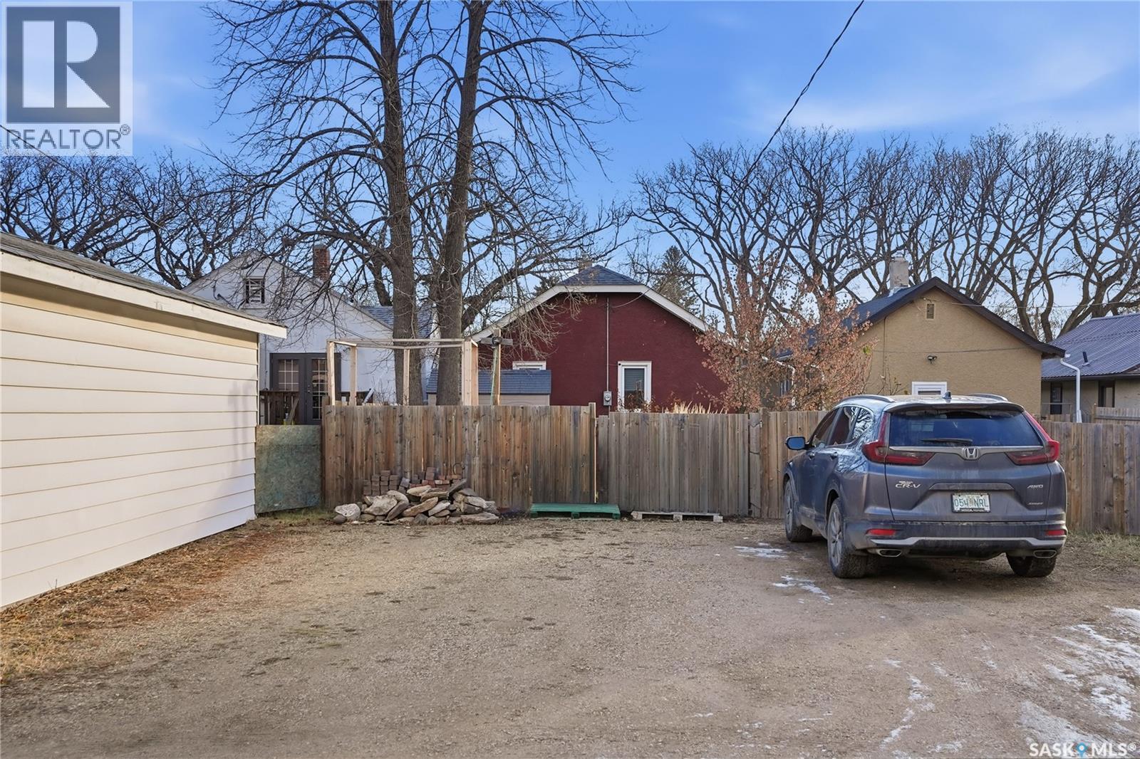 1121 C Avenue N, Saskatoon, SK - Outdoor