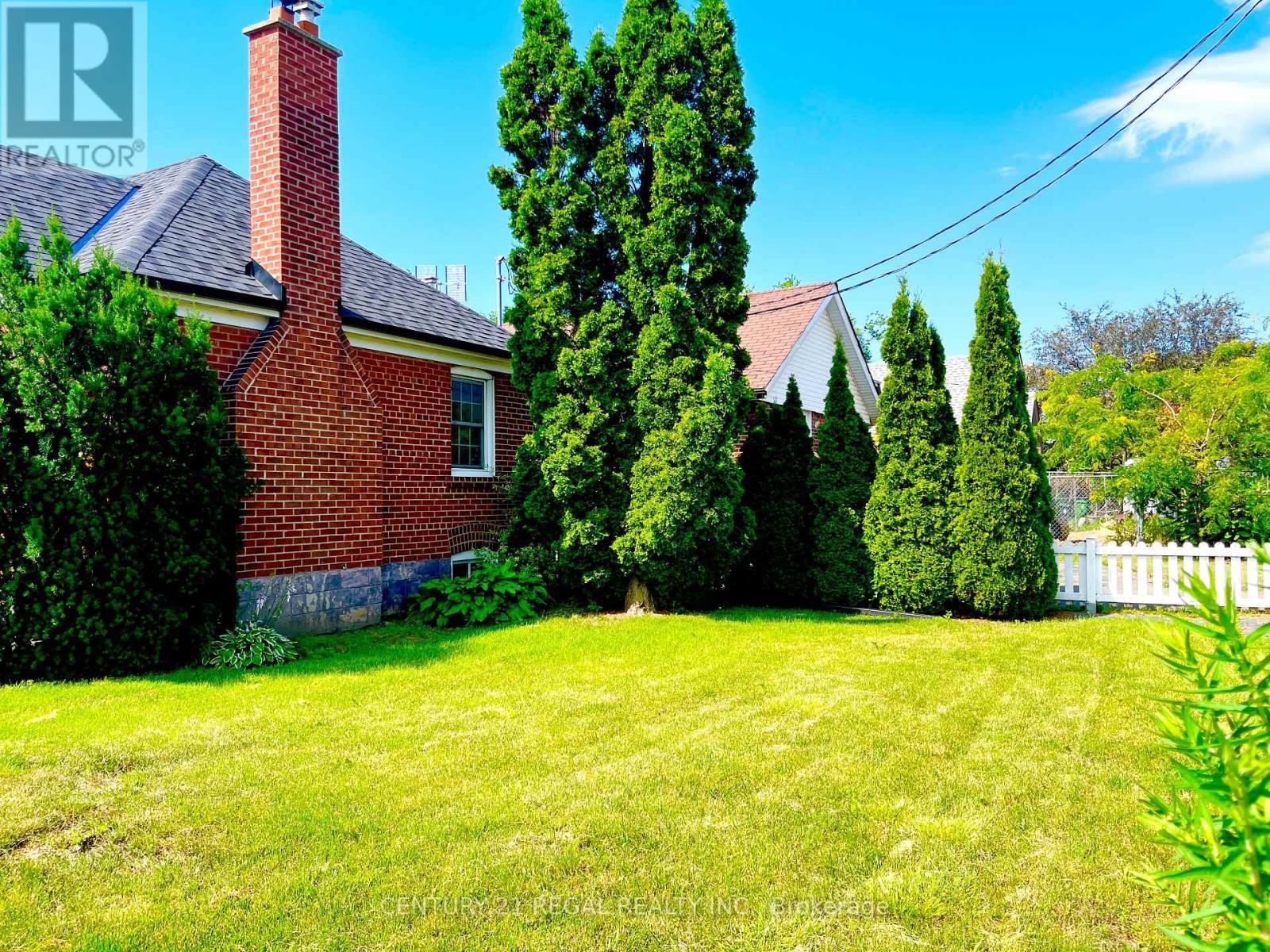 Exterior - Side Yard - 493 Plains Road, Toronto, ON - Outdoor