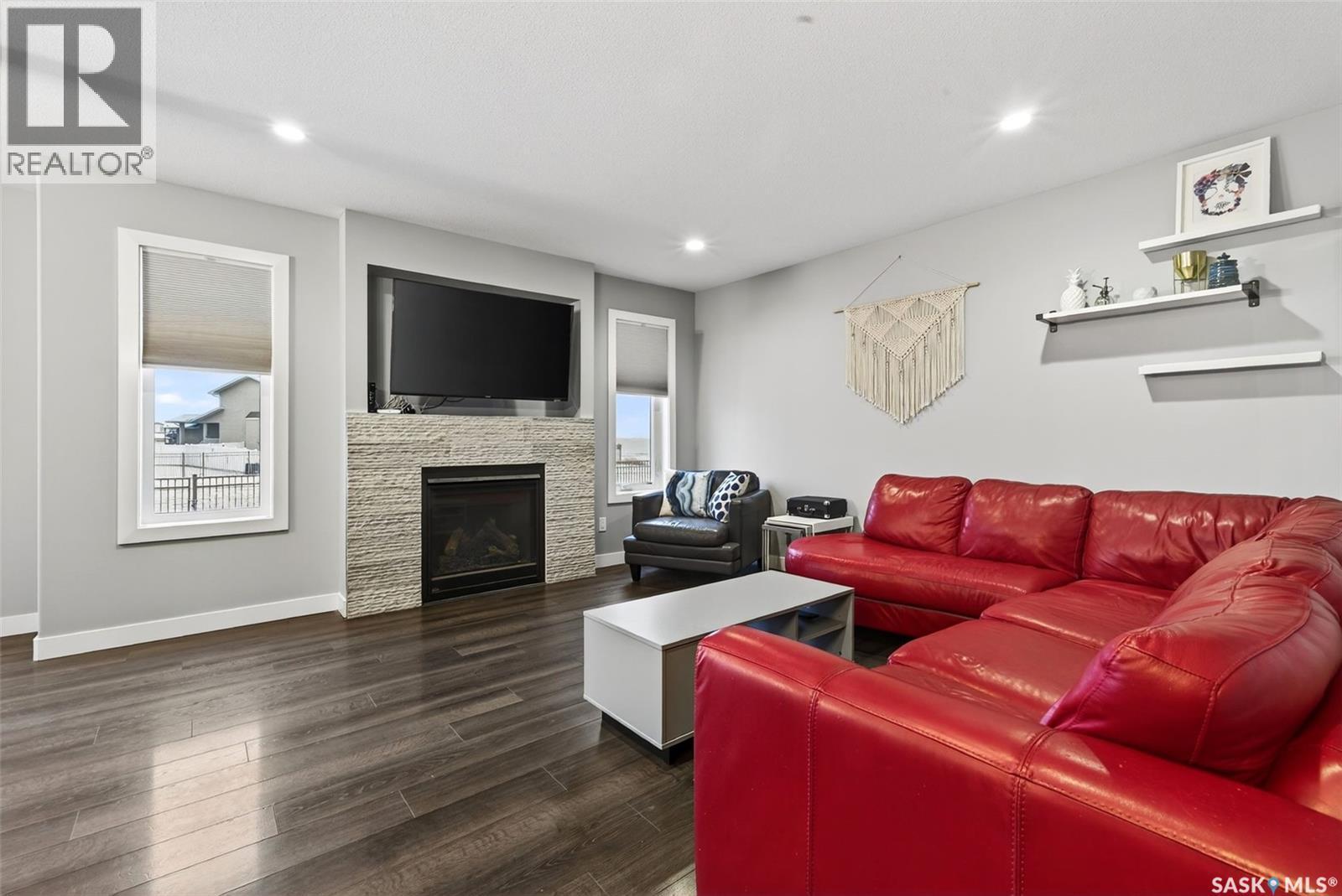 5669 Glide Crescent, Regina, SK - Indoor Photo Showing Living Room With Fireplace