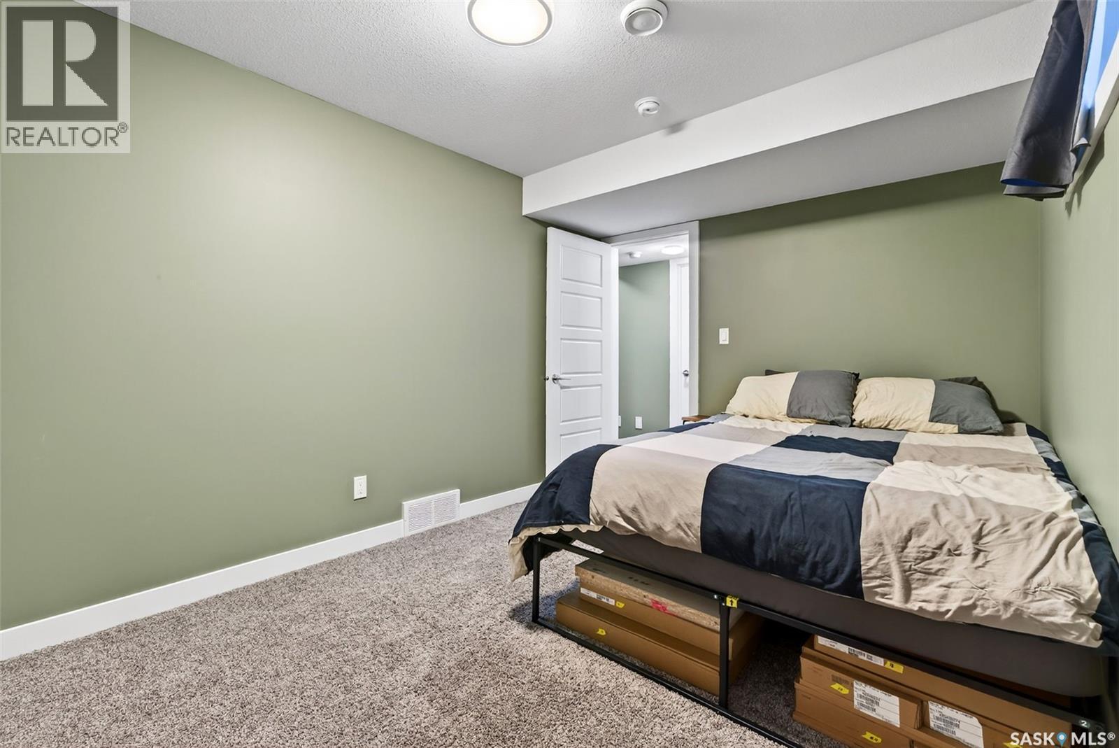 5669 Glide Crescent, Regina, SK - Indoor Photo Showing Bedroom