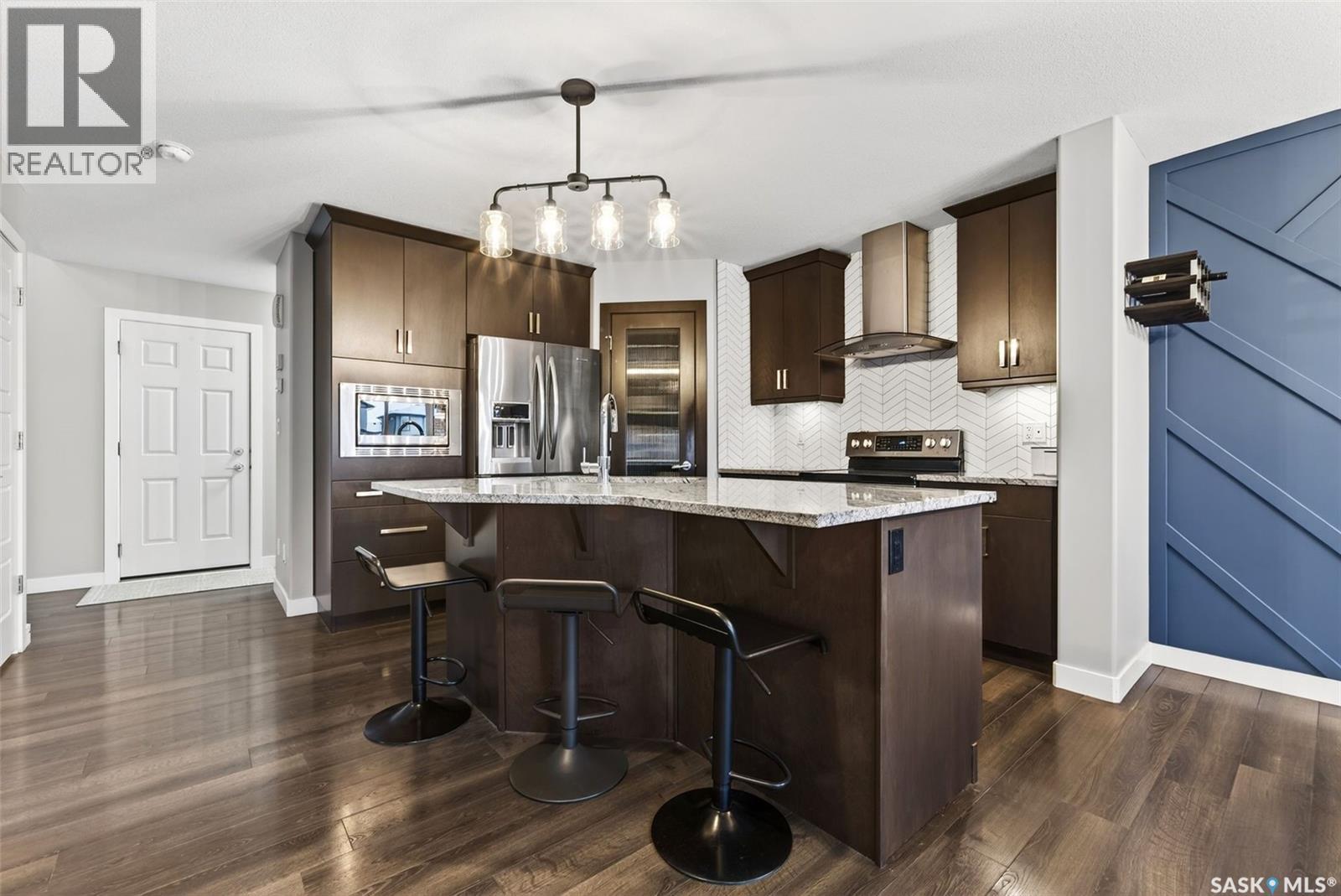 5669 Glide Crescent, Regina, SK - Indoor Photo Showing Kitchen With Upgraded Kitchen