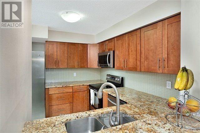 410 - 100 Upper Madison Avenue, Toronto, ON - Indoor Photo Showing Kitchen With Double Sink