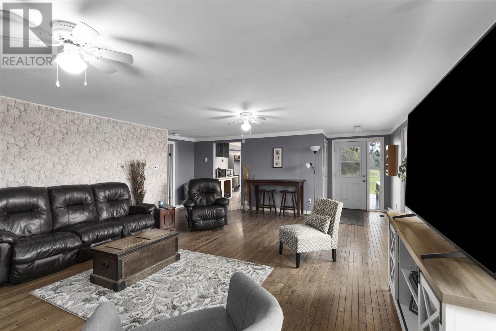 8450 Highway 17 E, Bruce Mines, ON - Indoor Photo Showing Living Room