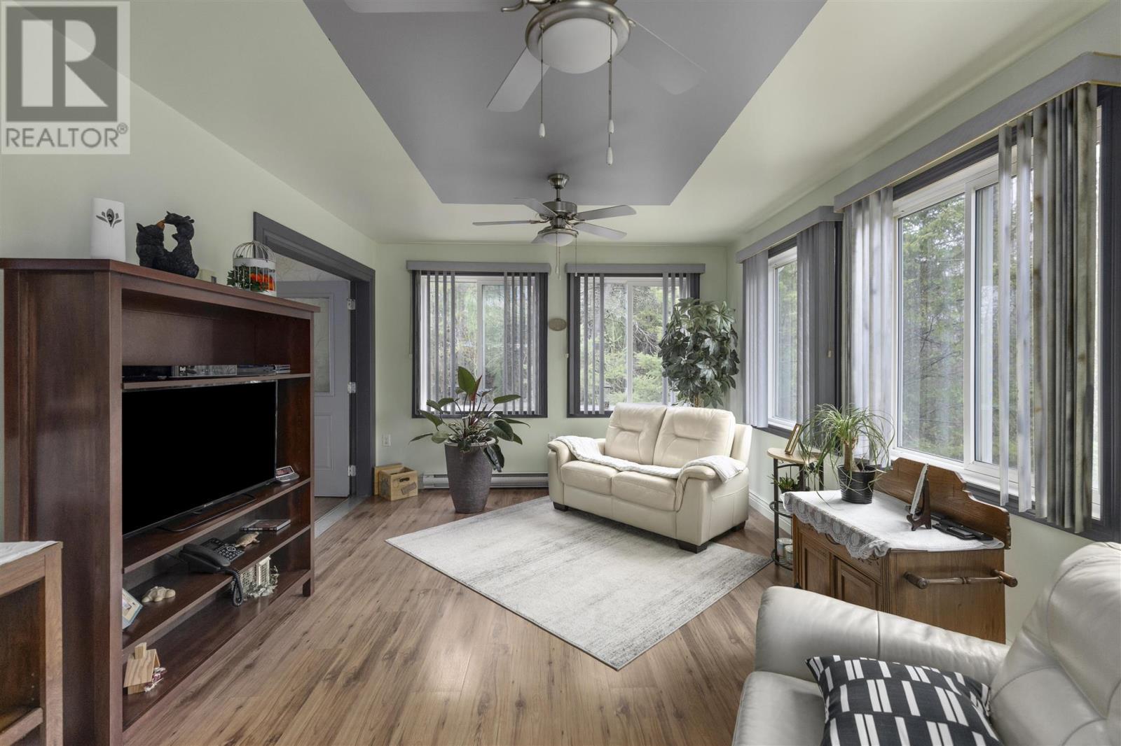 8450 Highway 17 E, Bruce Mines, ON - Indoor Photo Showing Living Room