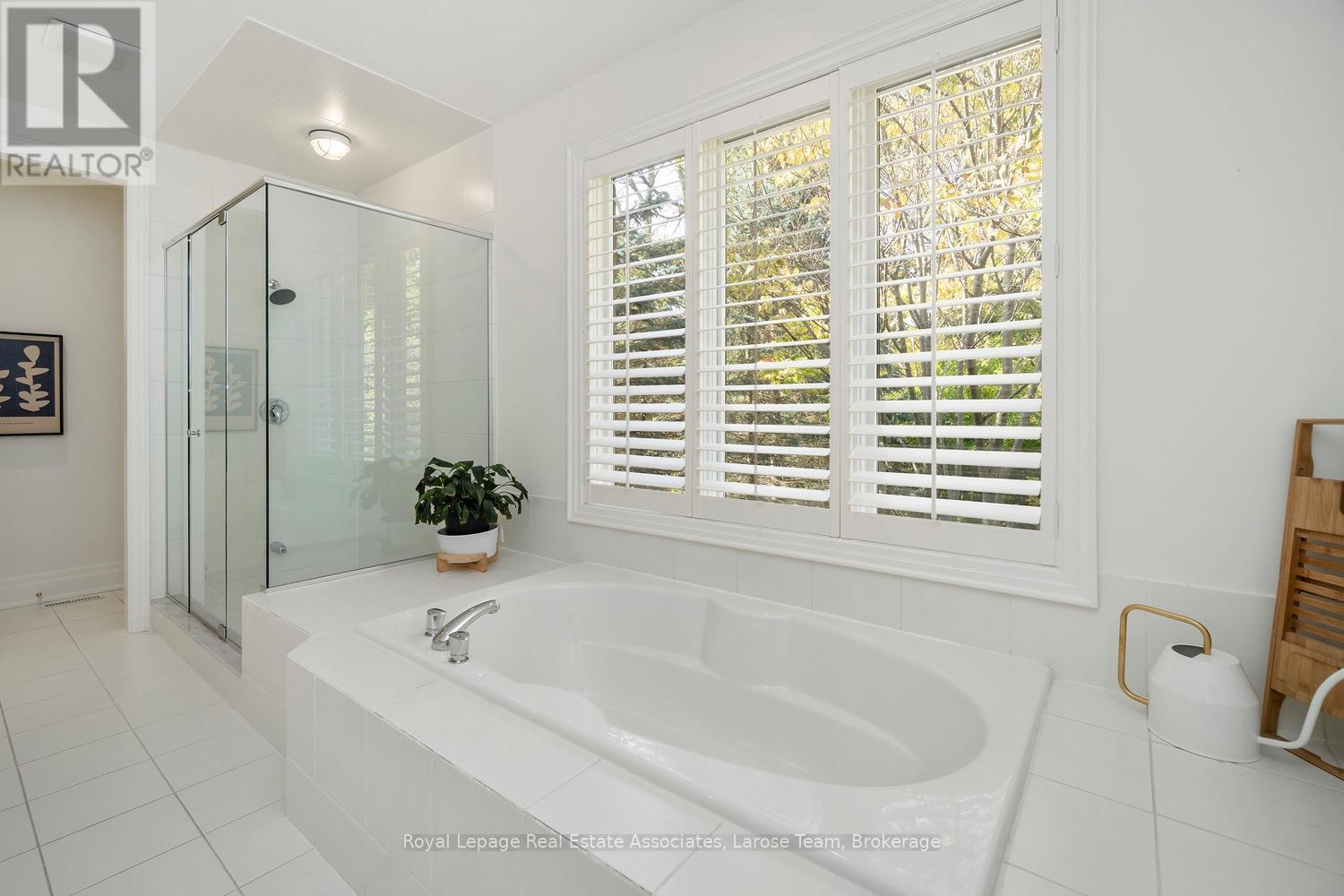 562 Gladwyne Court, Mississauga, ON - Indoor Photo Showing Bathroom