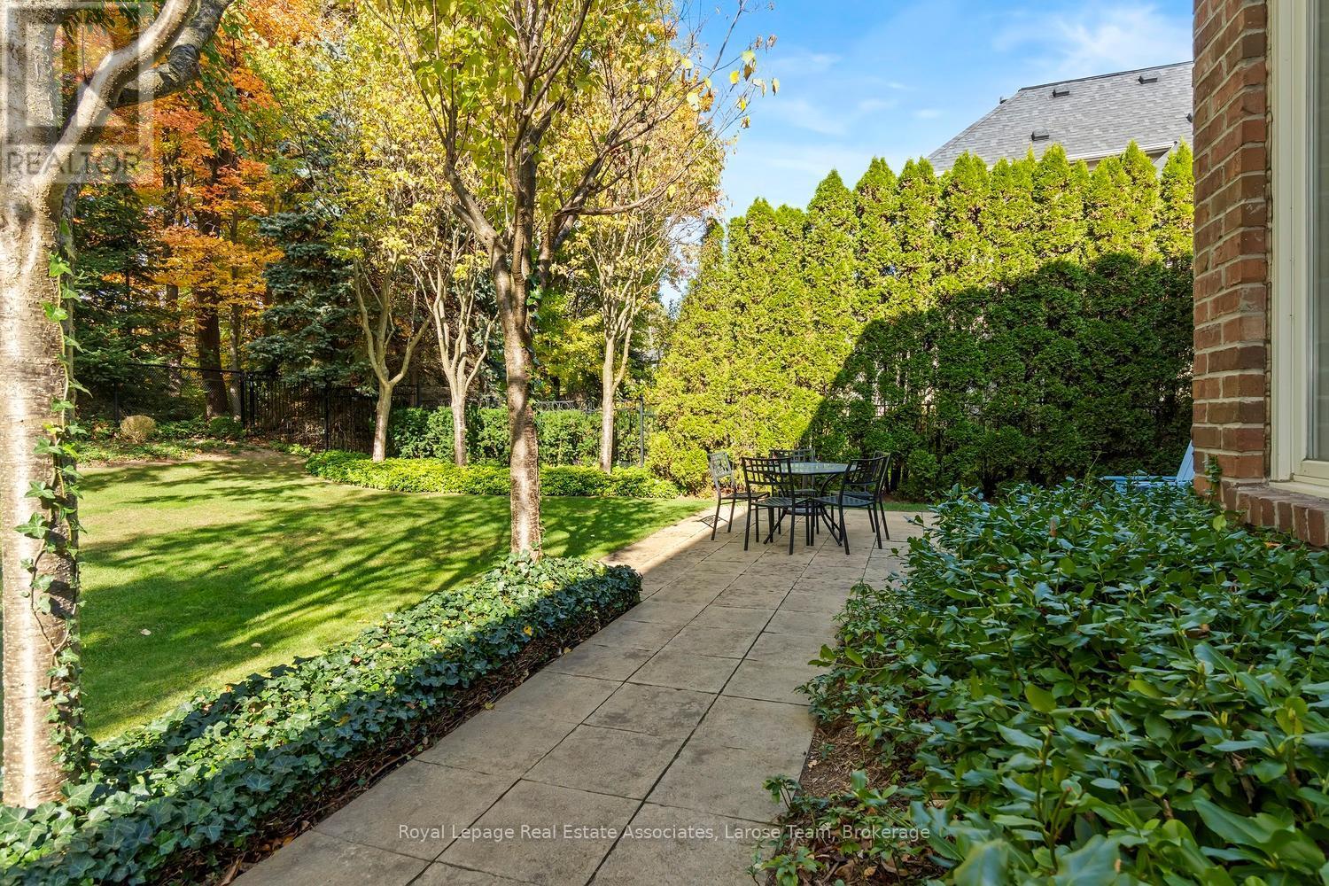 562 Gladwyne Court, Mississauga, ON - Outdoor