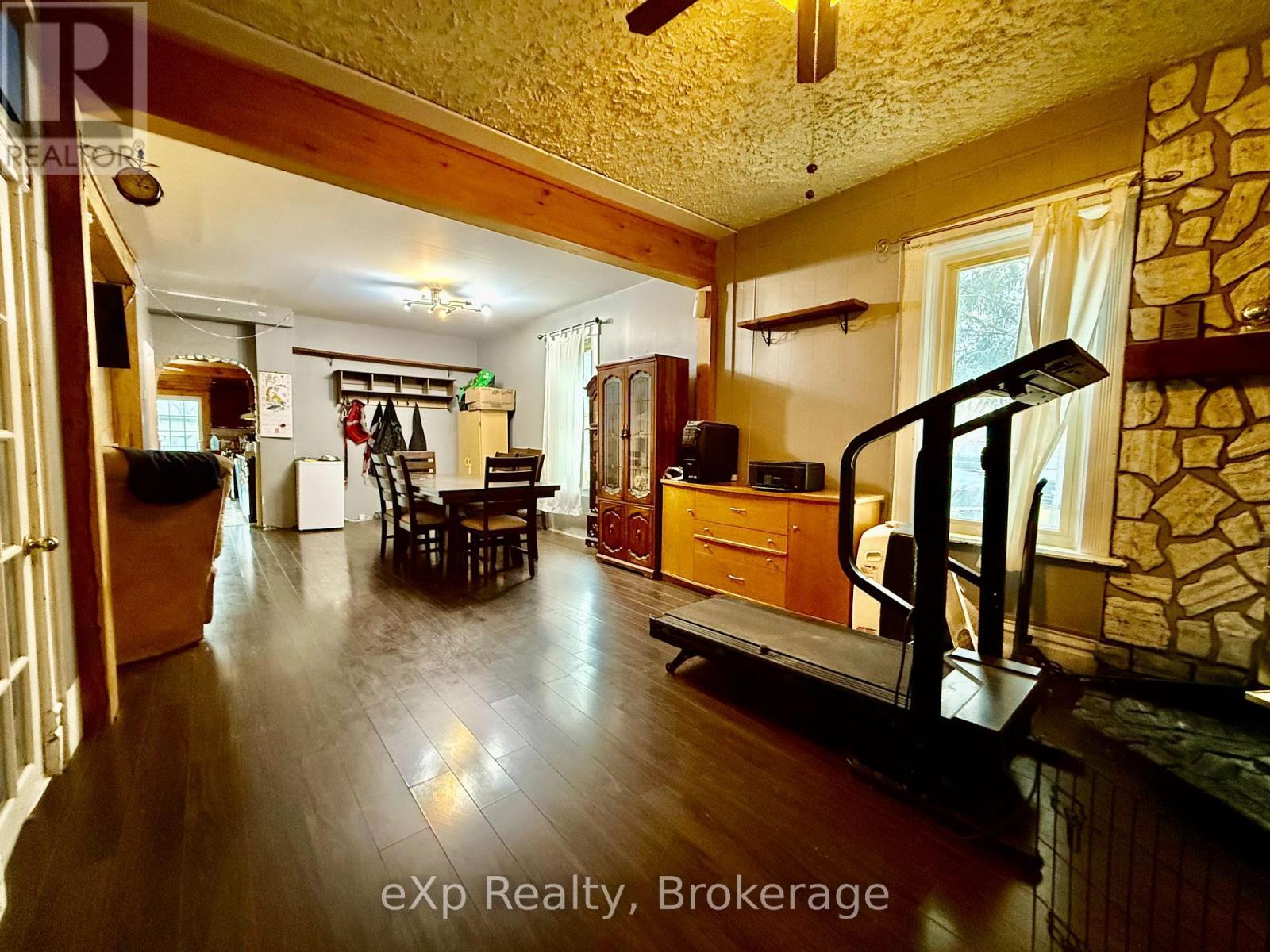 388 11Th Street, Hanover, ON - Indoor Photo Showing Other Room