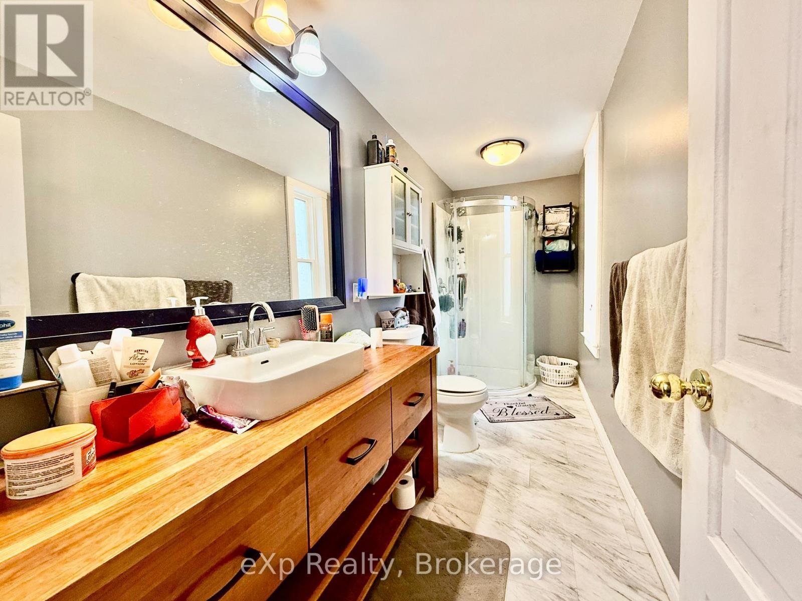 388 11Th Street, Hanover, ON - Indoor Photo Showing Bathroom