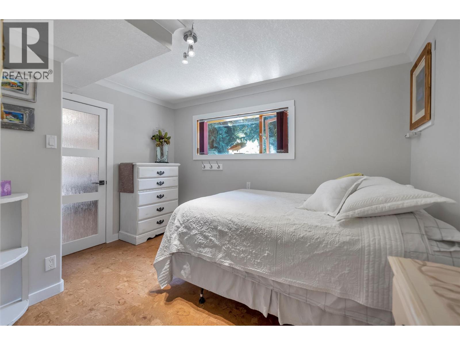 2726 Tranquil Place, Blind Bay, BC - Indoor Photo Showing Bedroom