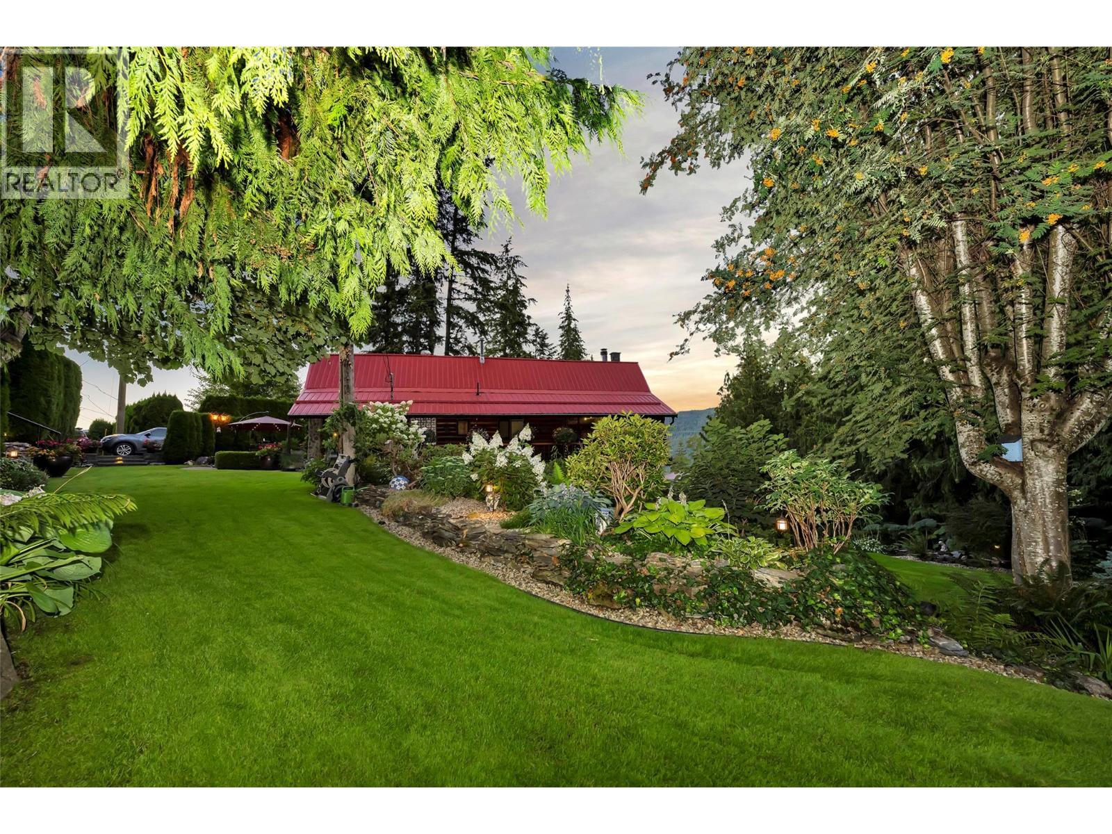 2726 Tranquil Place, Blind Bay, BC - Outdoor